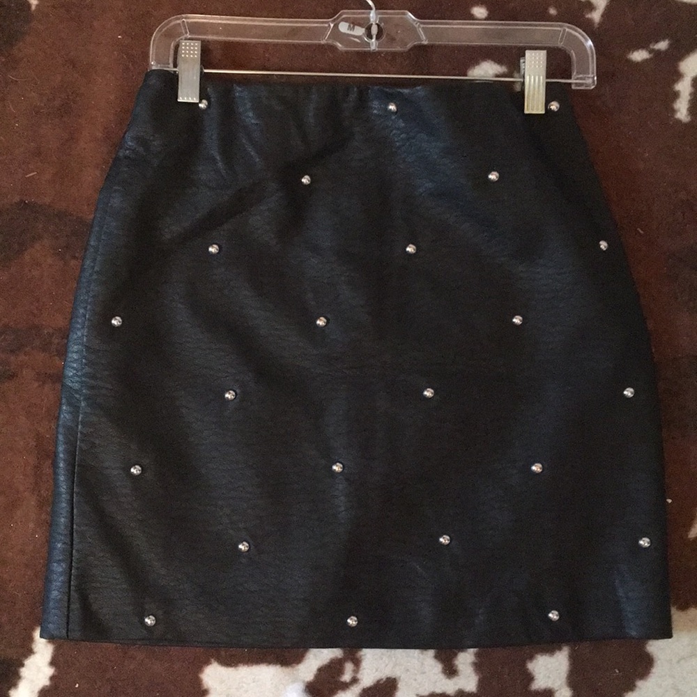 NEW WITH TAGS** DIVIDED black leather stud skirt